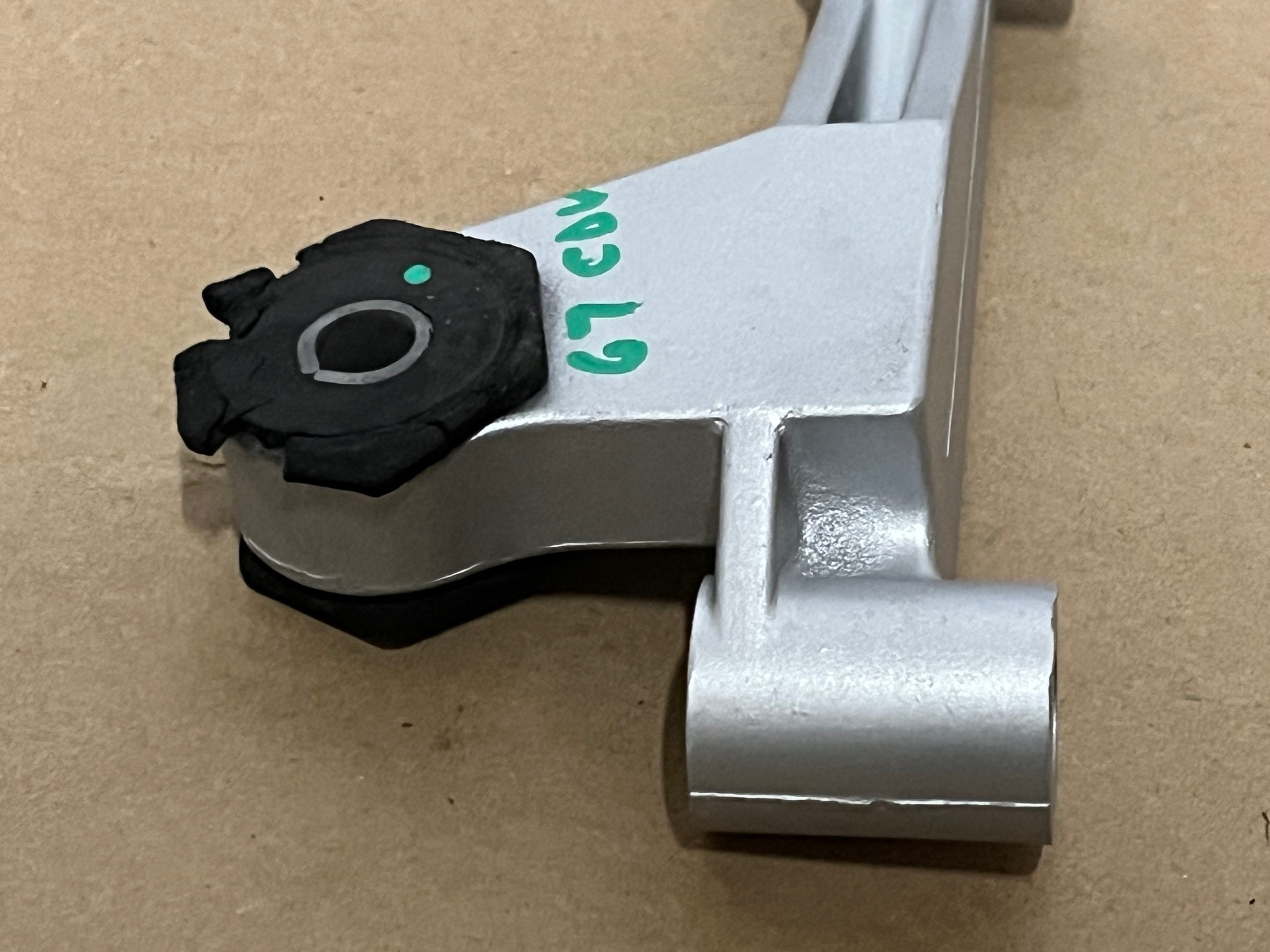 OEM 1967 Cadillac Deville Fleetwood Calais 429 Engine REAR A/C COMPRESSOR MOUNTING BRACKET SUPPORT #1486652 - Image 8