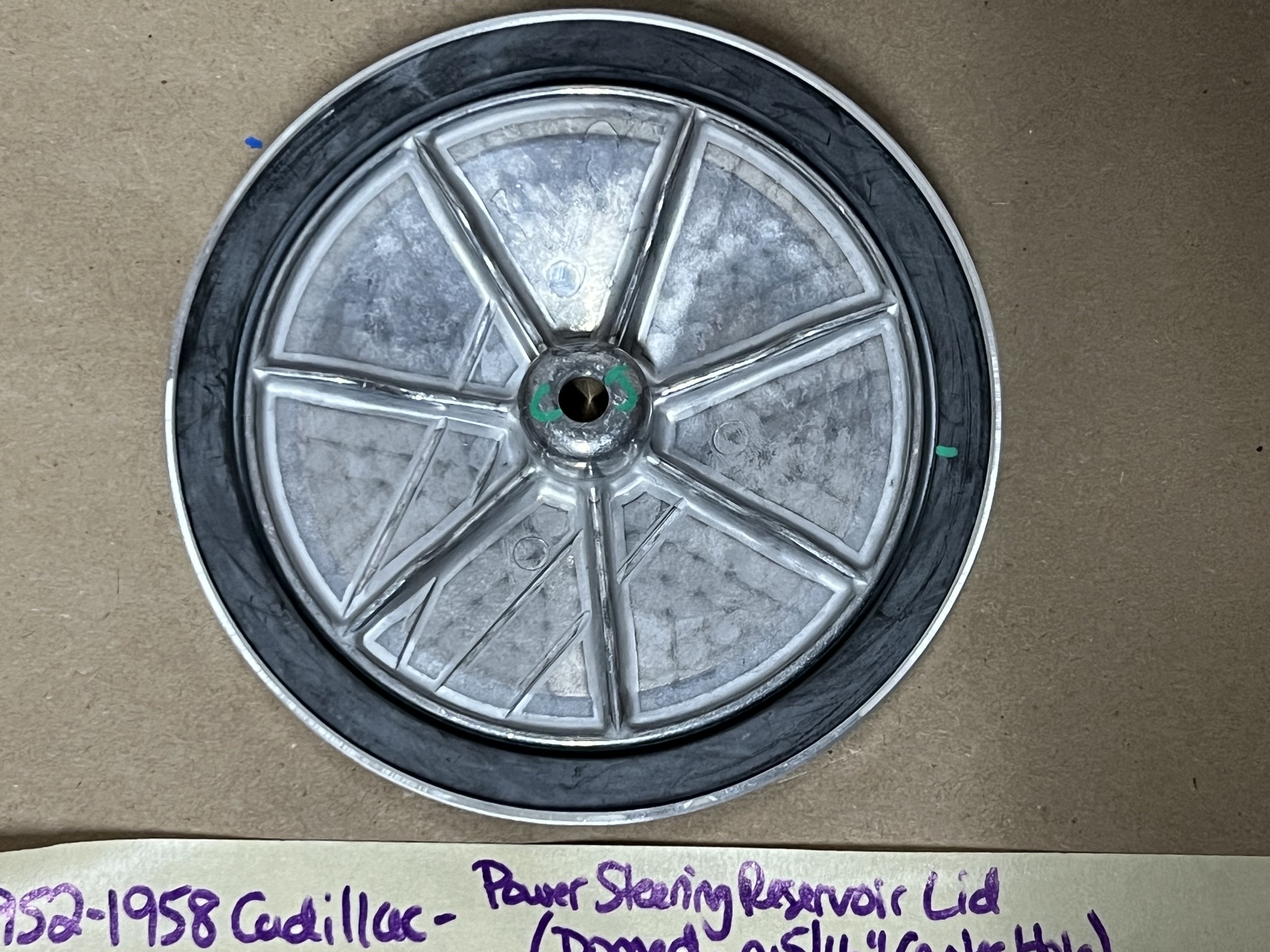 NEW 1952 1953 1954 1955 1956 1957 1958 CADILLAC DEVILLE FLEETWOOD ELDORADO DOMED POWER STEERING PUMP RESERVOIR CAP LID COVER ~ 5/16" CENTER HOLE - Image 3