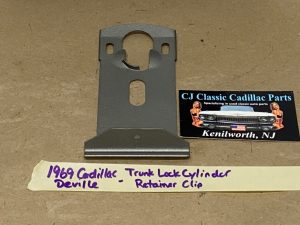 OEM 1969 Cadillac Deville Calais Fleetwood TRUNK LOCK CYLINDER EMBLEM RETAINER CLIP BRACKET #8756581