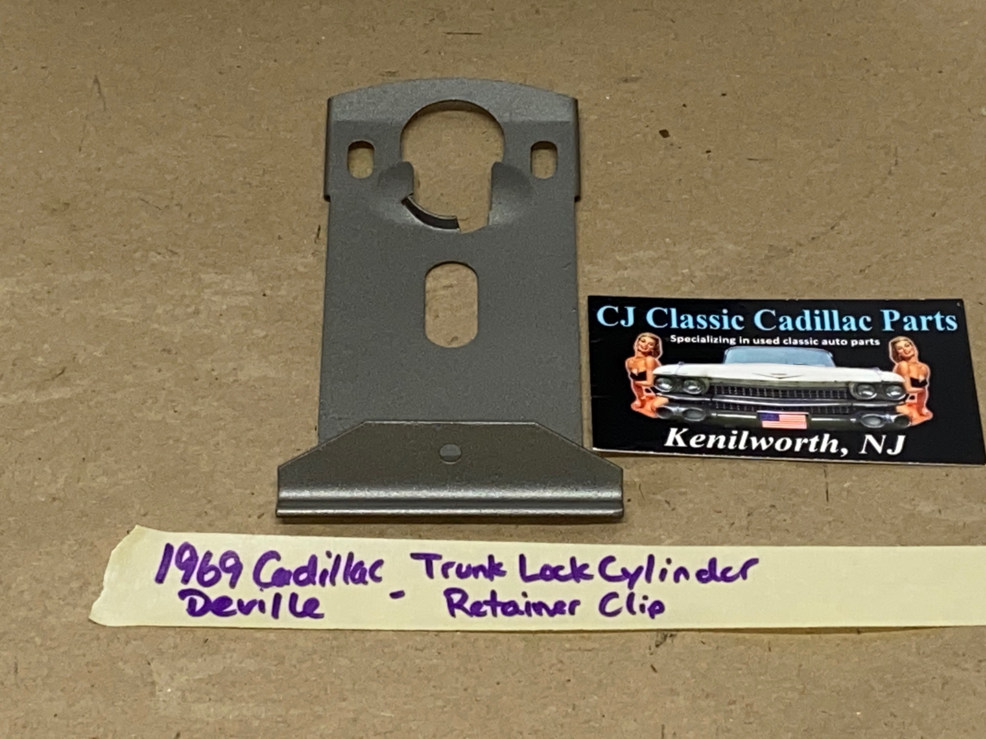 OEM 1969 Cadillac Deville Calais Fleetwood TRUNK LOCK CYLINDER EMBLEM RETAINER CLIP BRACKET #8756581