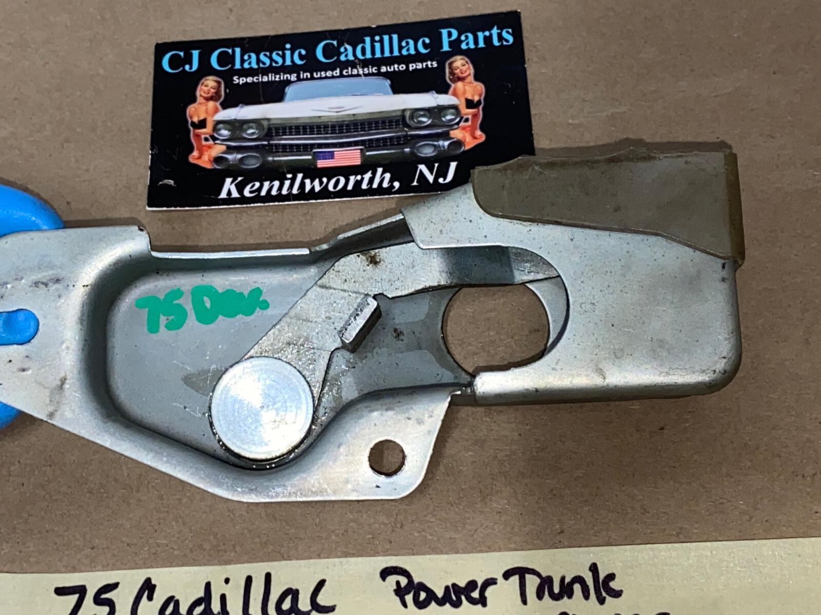 OEM 1974 1975 1976 Cadillac Deville Fleetwood Calais Commercial Chassis 1974 1975 1976 1977 1978 Eldorado POWER TRUNK LOCK RELEASE ACTUATOR LATCH COVER TRIM #9736645 - Image 10