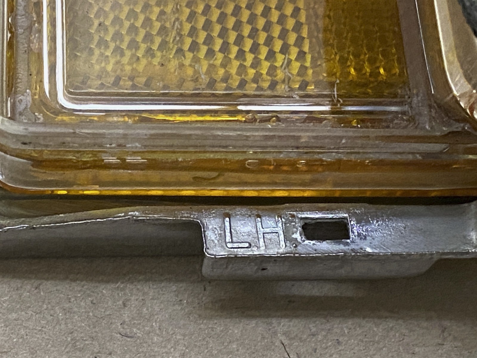 1970 Cadillac Deville Calais Fleetwood LEFT SIDE FRONT CORNER TURN SIGNAL PARK MARKER LIGHT LENS #5962297/#5962299/#5962293 - Image 4