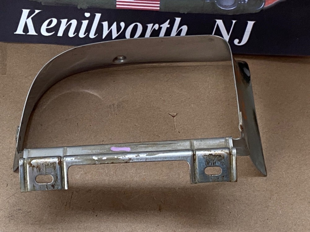 OEM 1960 Cadillac Deville Fleetwood Eldorado LEFT DRIVER SIDE INNER PARKING LIGHT LAMP BEZEL TRIM - Image 10