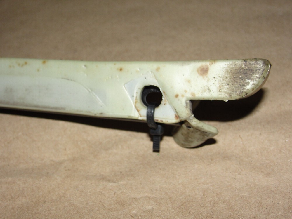 OEM 1972 Cadillac Deville Calais Fleetwood RIGHT PASSENGER SIDE FRONT FENDER FILLERS PANEL UNDER CORNER LIGHT #1498949 - Image 10