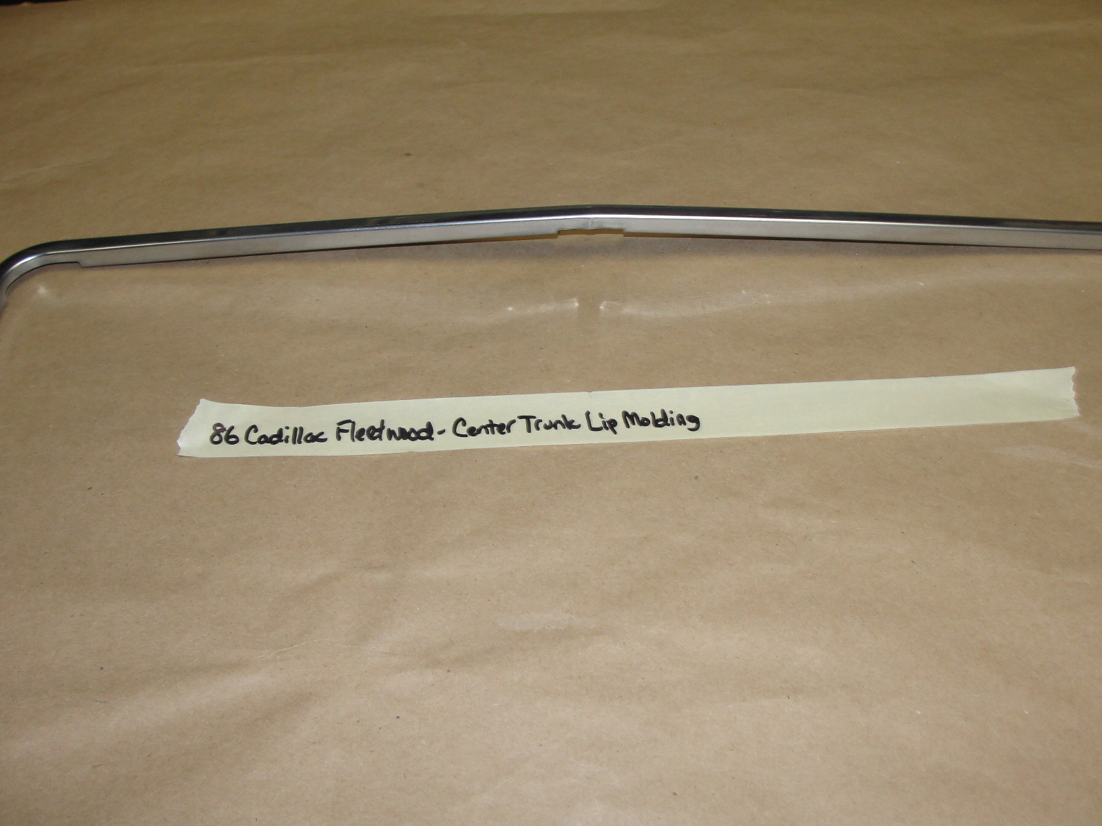 OEM 1977 1978 1979 1980 1981 1982 1983 1984 1985 1986 1987 1989 1990 1991 1992 Cadillac Fleetwood Deville RWD CENTER TRUNK DECK LID LIP LICENSE PLATE MOLDING TRIM - Image 10