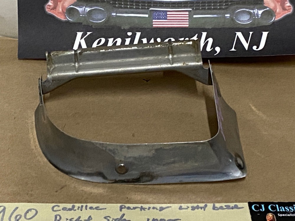 OEM 1960 Cadillac Eldorado Deville Fleetwood RIGHT PASSENGER SIDE INNER PARKING LIGHT LAMP BEZEL TRIM - Image 11