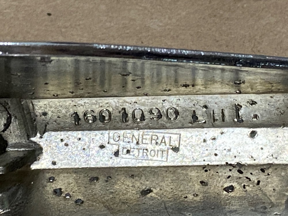 OEM 1973 Cadillac Deville Fleetwood Calais LEFT DRIVER SIDE REAR LICENSE PLATE LIGHT BEZEL TRIM COVER #1601090 - Image 12