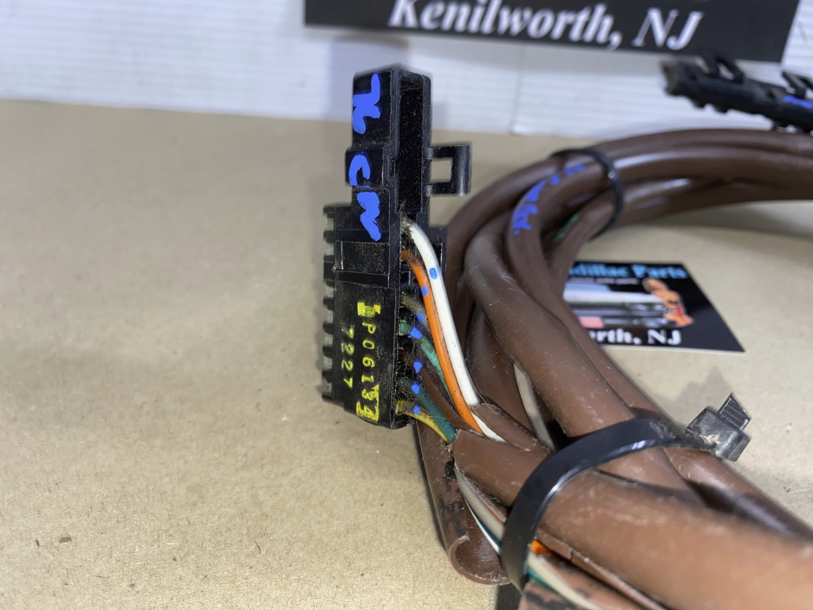 OEM 1974 1975 1976 Cadillac Deville Fleetwood Calais FUSE BOX TO TRUNK REAR BODY BULKHEAD TAIL LIGHT WIRE HARNESS CONNECTOR #9640425 - Image 5