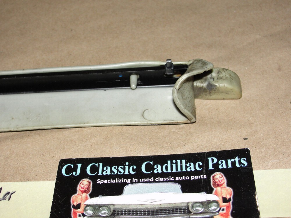 OEM 1972 Cadillac Deville Calais Fleetwood RIGHT PASSENGER SIDE FRONT FENDER FILLERS PANEL UNDER CORNER LIGHT #1498949 - Image 14