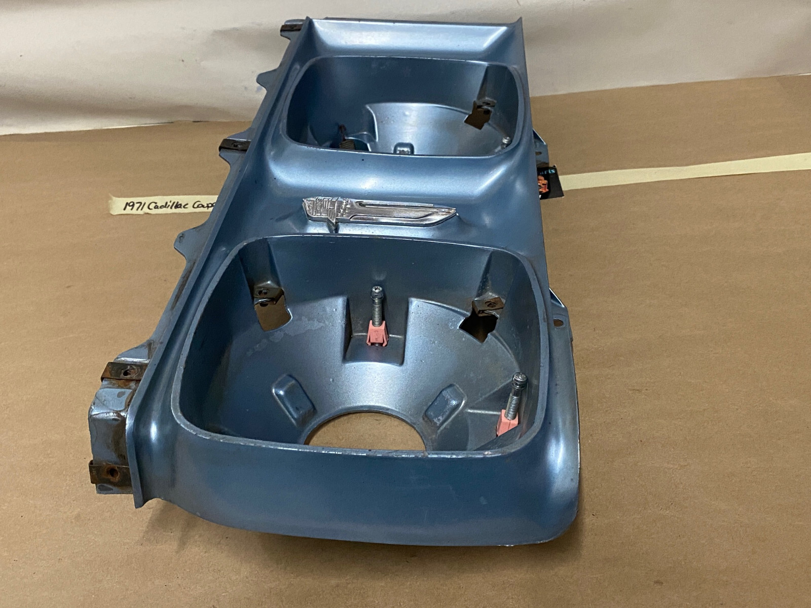 OEM 1971 Cadillac Deville Fleetwood Calais LEFT DRIVER SIDE HEADLIGHT BUCKET HOUSING & CREST EMBLEM #1496555/#3633587 - Image 14