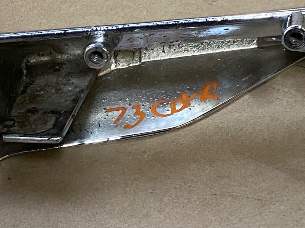 OEM 1973 Cadillac Deville Fleetwood Calais RIGHT PASS SIDE REAR LICENSE PLATE LIGHT BEZEL TRIM COVER #1601091 - Image 15
