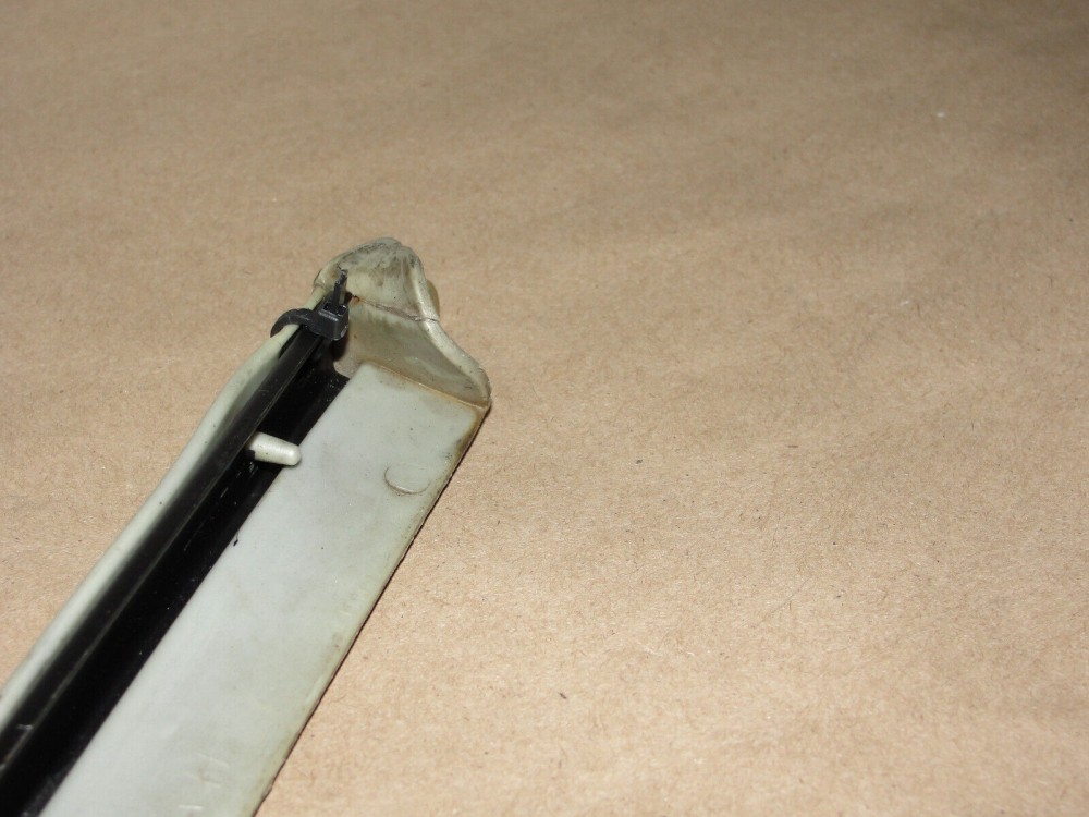 OEM 1972 Cadillac Deville Calais Fleetwood RIGHT PASSENGER SIDE FRONT FENDER FILLERS PANEL UNDER CORNER LIGHT #1498949 - Image 15