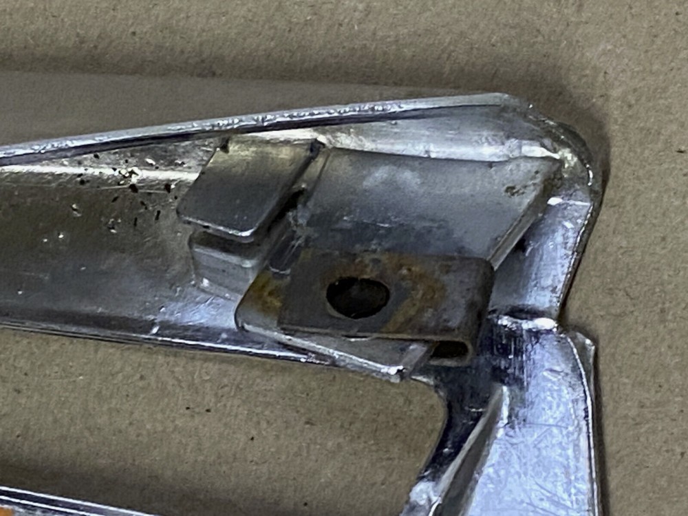 OEM 1973 Cadillac Deville Fleetwood Calais LEFT DRIVER SIDE REAR LICENSE PLATE LIGHT BEZEL TRIM COVER #1601090 - Image 15
