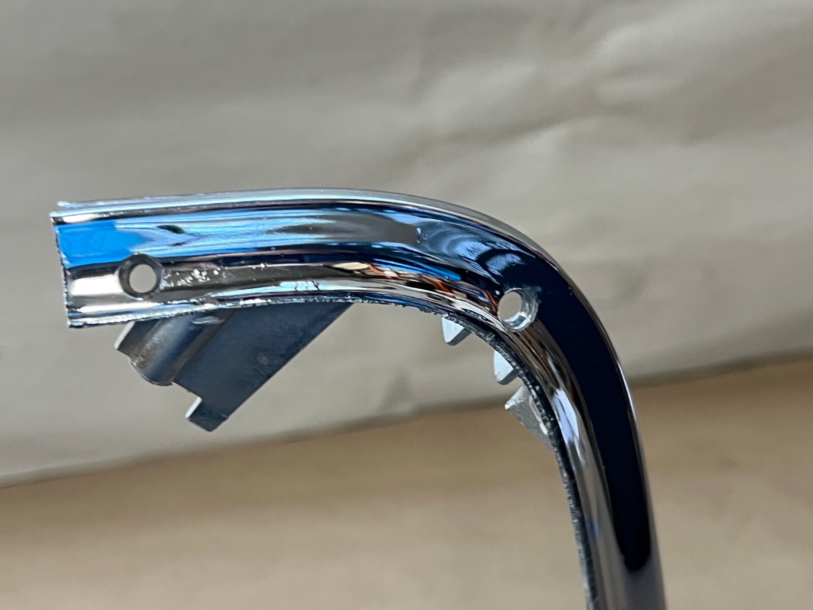 OEM 1975 1976 Cadillac Fleetwood DRIVER SIDE FRONT CORNER TURN SIGNAL PARK LIGHT BEZEL TRIM #1605270 - Image 17