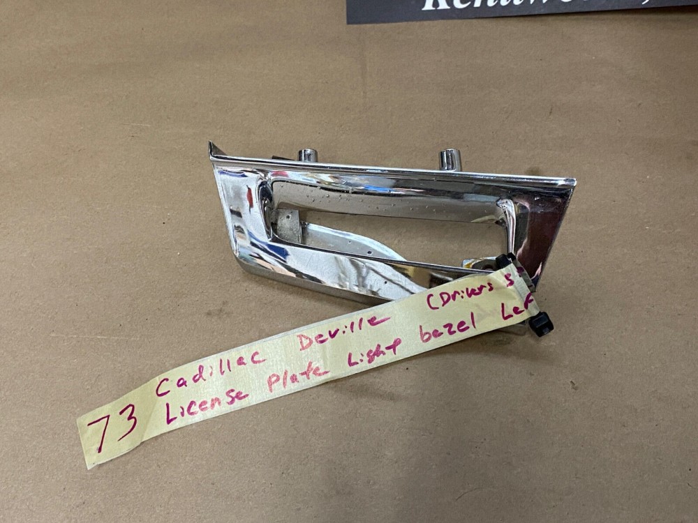 OEM 1973 Cadillac Deville Fleetwood Calais LEFT DRIVER SIDE REAR LICENSE PLATE LIGHT BEZEL TRIM COVER #1601090 - Image 16