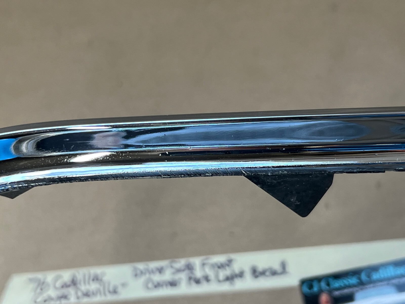 OEM 1975 1976 Cadillac Fleetwood DRIVER SIDE FRONT CORNER TURN SIGNAL PARK LIGHT BEZEL TRIM #1605270 - Image 13