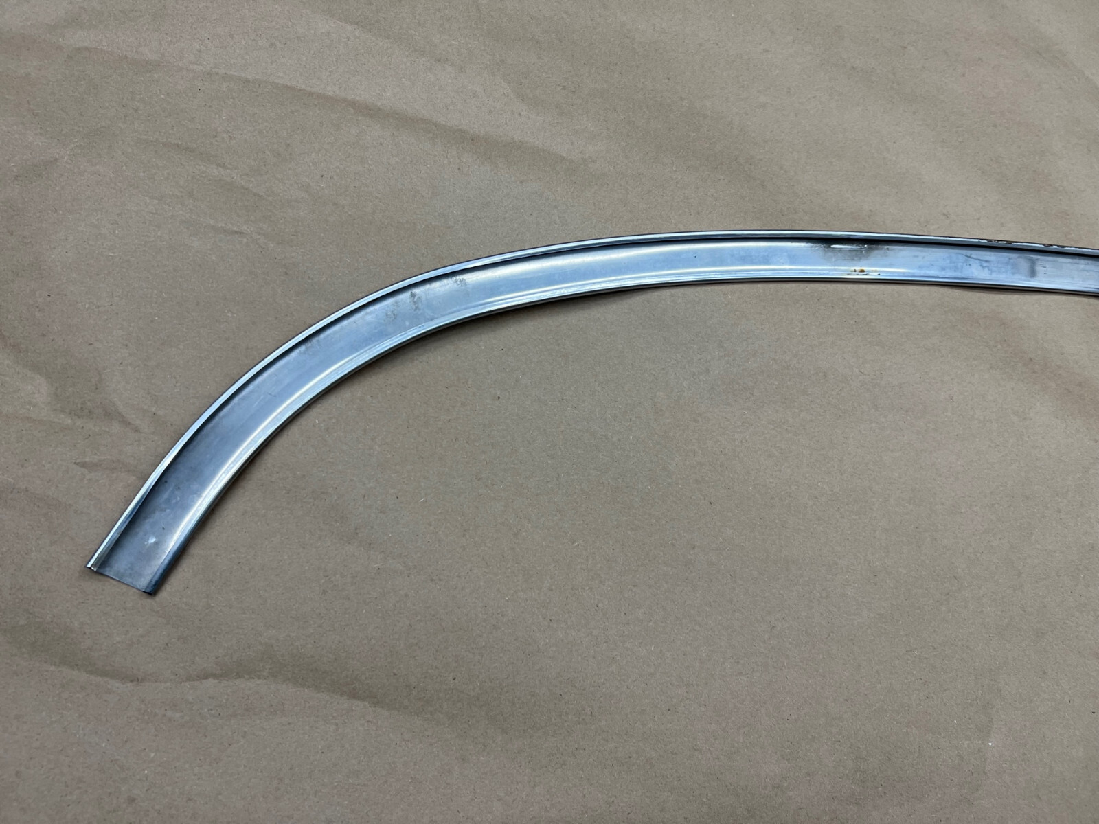 OEM 1959 1960 Cadillac Deville 4 Door 4 Window FLAT TOP EXTERIOR REAR WINDSHIELD LOWER CENTER MOLDING TRIM #3631400 - Image 18