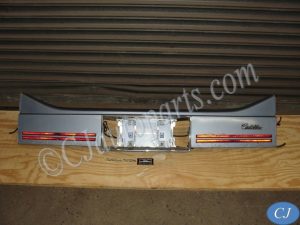OEM 1985 1986 1987 1988 Cadillac Deville Fleetwood FWD REAR TRUNK BUMPER FILLER PANEL TRIM WITH REFLECTORS FILLERS #20644831