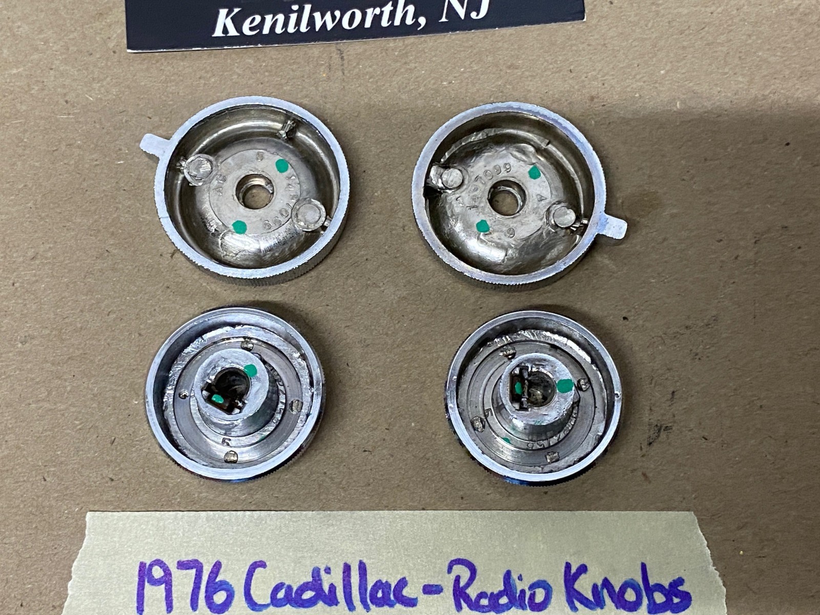 OEM 1974 1975 1976 Cadillac Deville Fleetwood Calais 1974 1975 1976 1977 1978 Eldorado 1976 1977 1978 1979 Seville DASH RADIO KNOBS w/GOLD WREATH BEZELS ESCUTCHEONS #1602756/#1497099 - Image 3