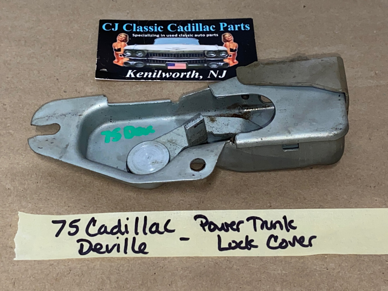 OEM 1974 1975 1976 Cadillac Deville Fleetwood Calais Commercial Chassis 1974 1975 1976 1977 1978 Eldorado POWER TRUNK LOCK RELEASE ACTUATOR LATCH COVER TRIM #9736645 - Image 2