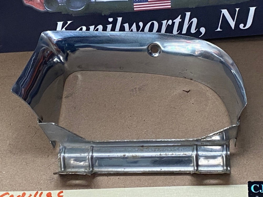 OEM 1960 Cadillac Deville Fleetwood Eldorado LEFT DRIVER SIDE INNER PARKING LIGHT LAMP BEZEL TRIM - Image 2