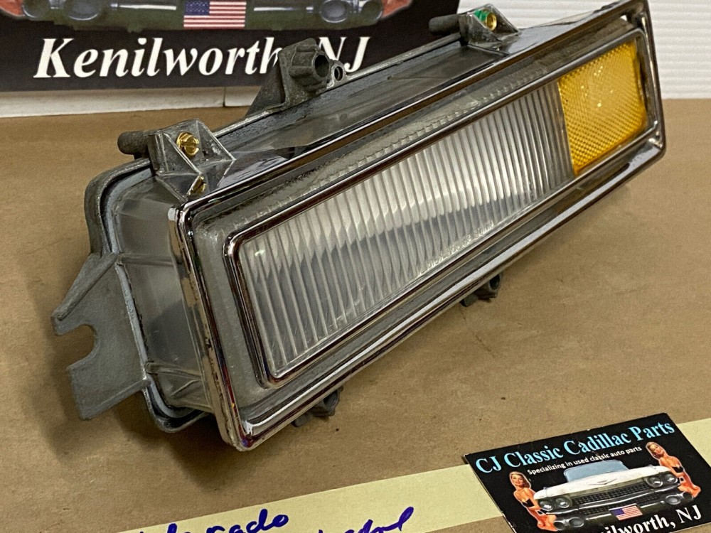 OEM 1975 1976 1977 1978 Cadillac Eldorado LEFT FRONT FENDER CORNERING TURN SIGNAL PARK LIGHT LENS #5966539 - Image 2