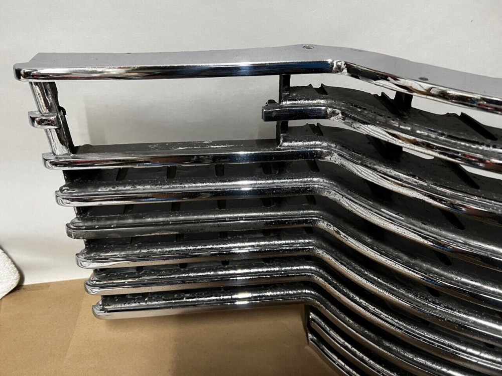 OEM 1941 Cadillac FRONT CENTER GRILL (Without Vertical Bars) - Image 2