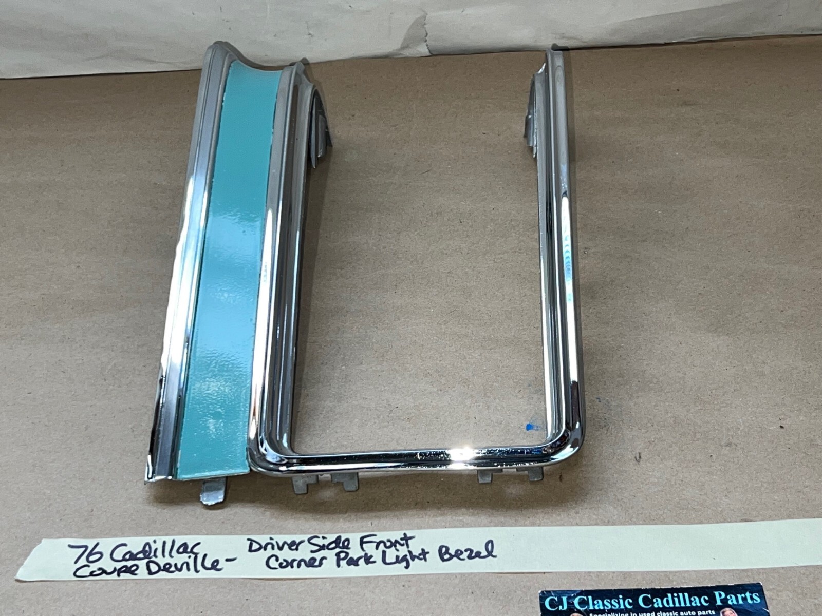OEM 1975 1976 Cadillac Fleetwood DRIVER SIDE FRONT CORNER TURN SIGNAL PARK LIGHT BEZEL TRIM #1605270 - Image 2