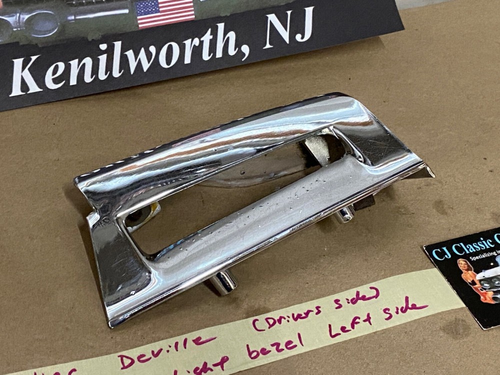 OEM 1973 Cadillac Deville Fleetwood Calais LEFT DRIVER SIDE REAR LICENSE PLATE LIGHT BEZEL TRIM COVER #1601090 - Image 2