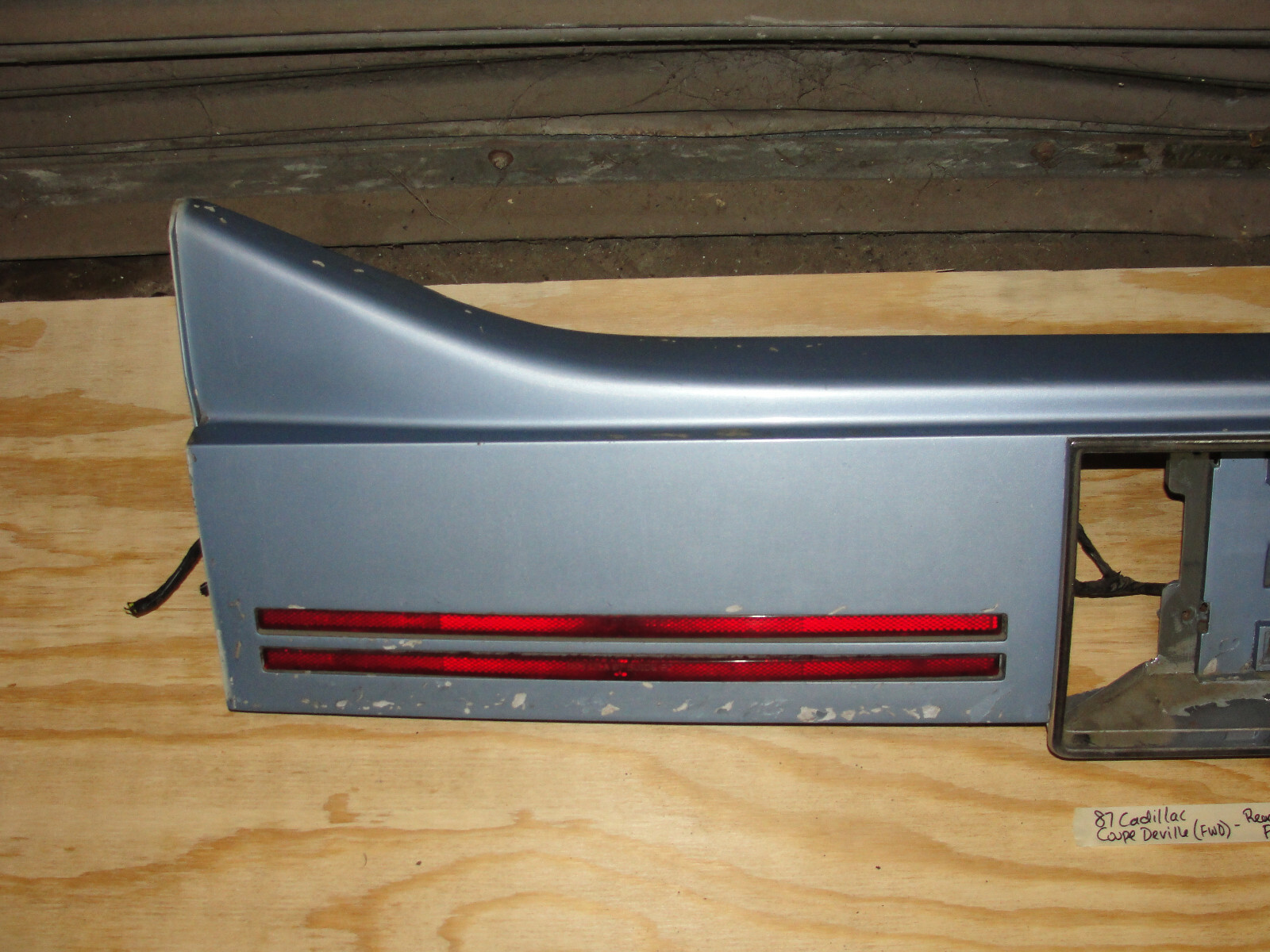 OEM 1985 1986 1987 1988 Cadillac Deville Fleetwood FWD REAR TRUNK BUMPER FILLER PANEL TRIM WITH REFLECTORS FILLERS #20644831 - Image 2