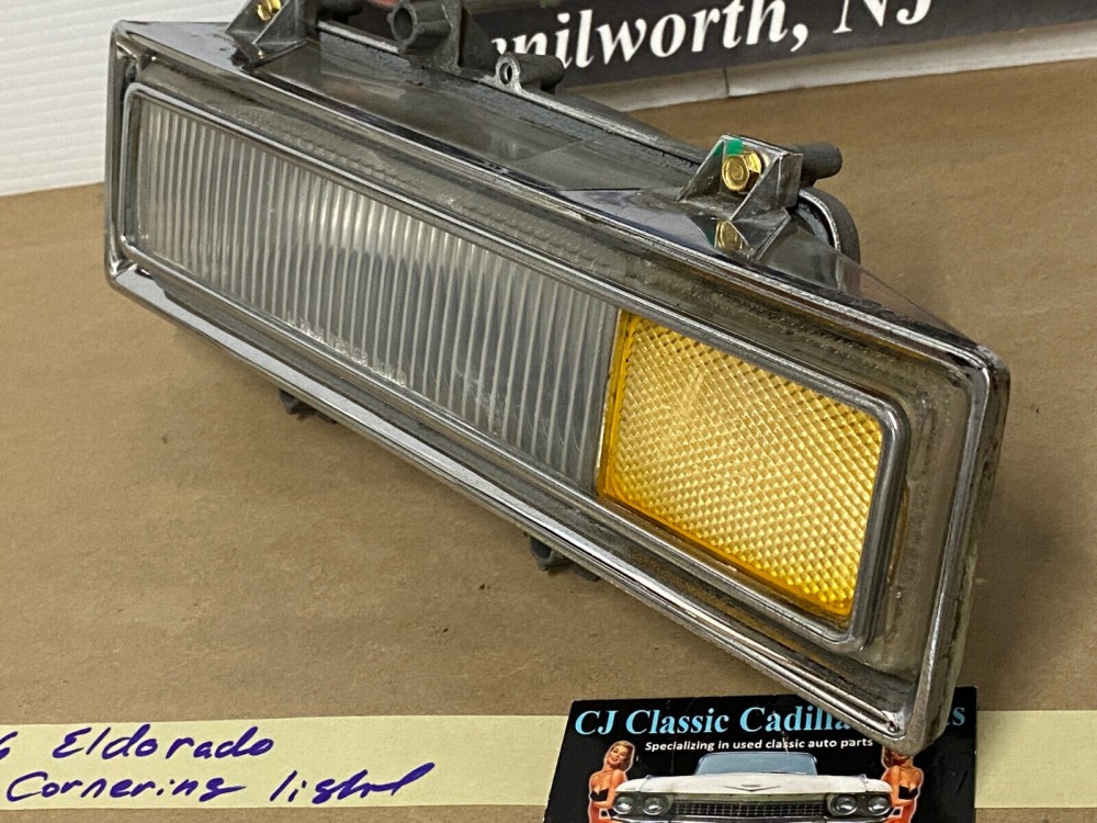 OEM 1975 1976 1977 1978 Cadillac Eldorado LEFT FRONT FENDER CORNERING TURN SIGNAL PARK LIGHT LENS #5966539 - Image 3