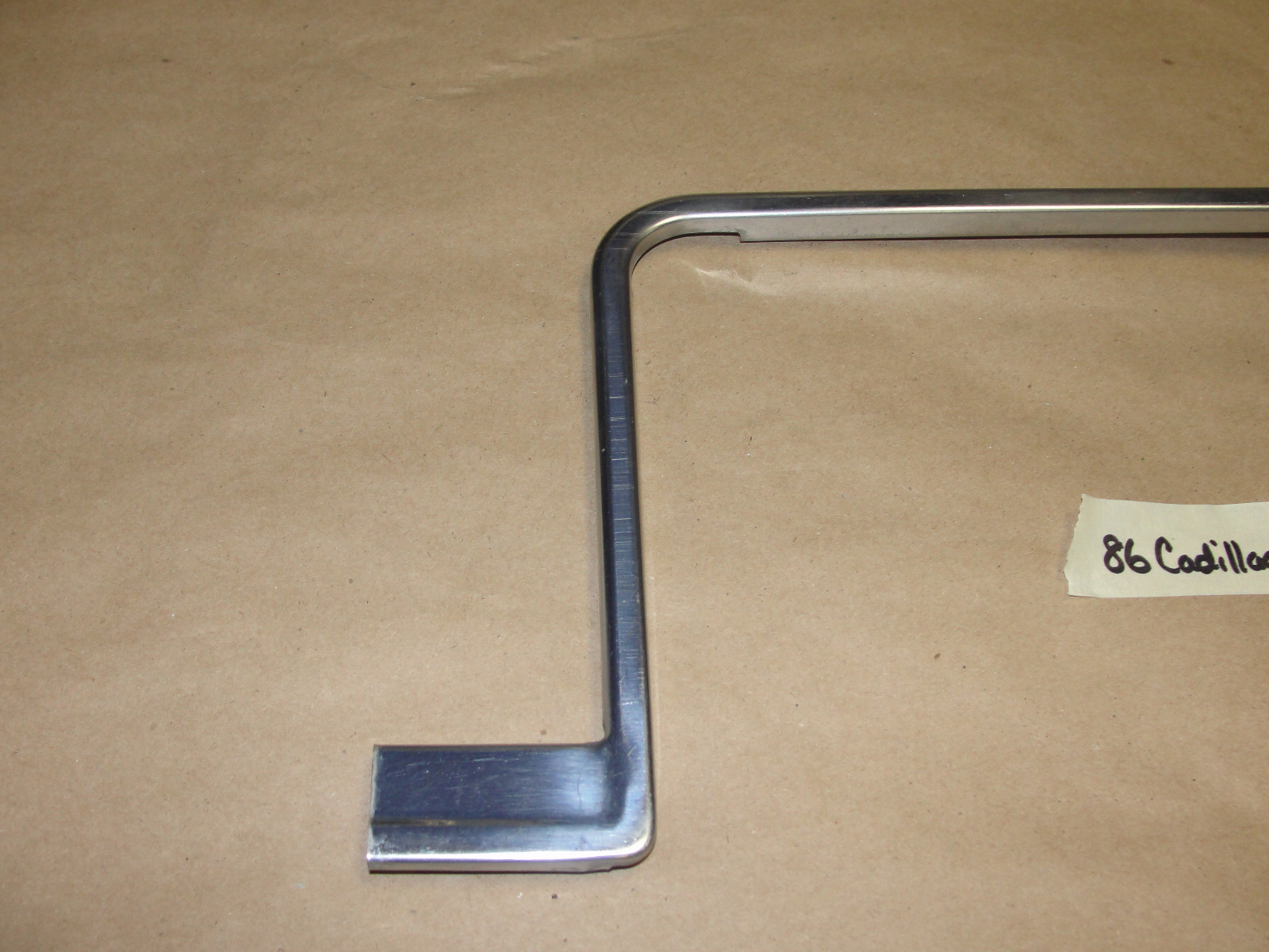 OEM 1977 1978 1979 1980 1981 1982 1983 1984 1985 1986 1987 1989 1990 1991 1992 Cadillac Fleetwood Deville RWD CENTER TRUNK DECK LID LIP LICENSE PLATE MOLDING TRIM - Image 3