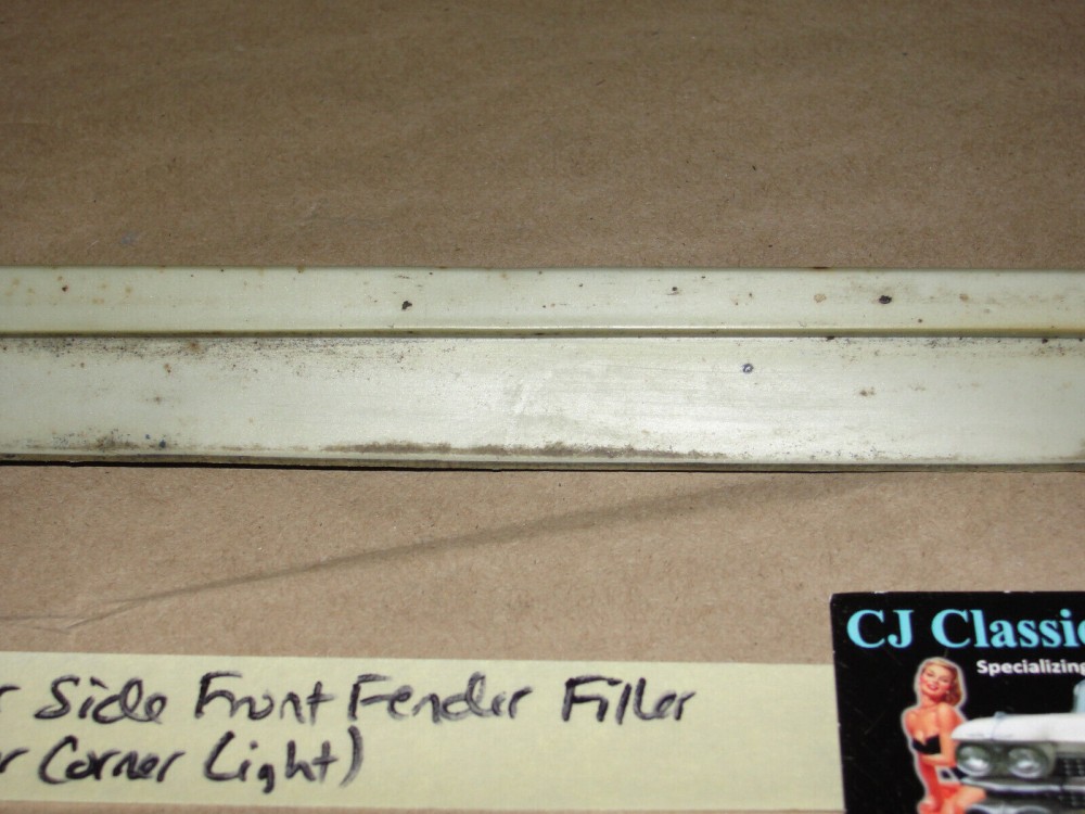 OEM 1972 Cadillac Deville Calais Fleetwood RIGHT PASSENGER SIDE FRONT FENDER FILLERS PANEL UNDER CORNER LIGHT #1498949 - Image 3