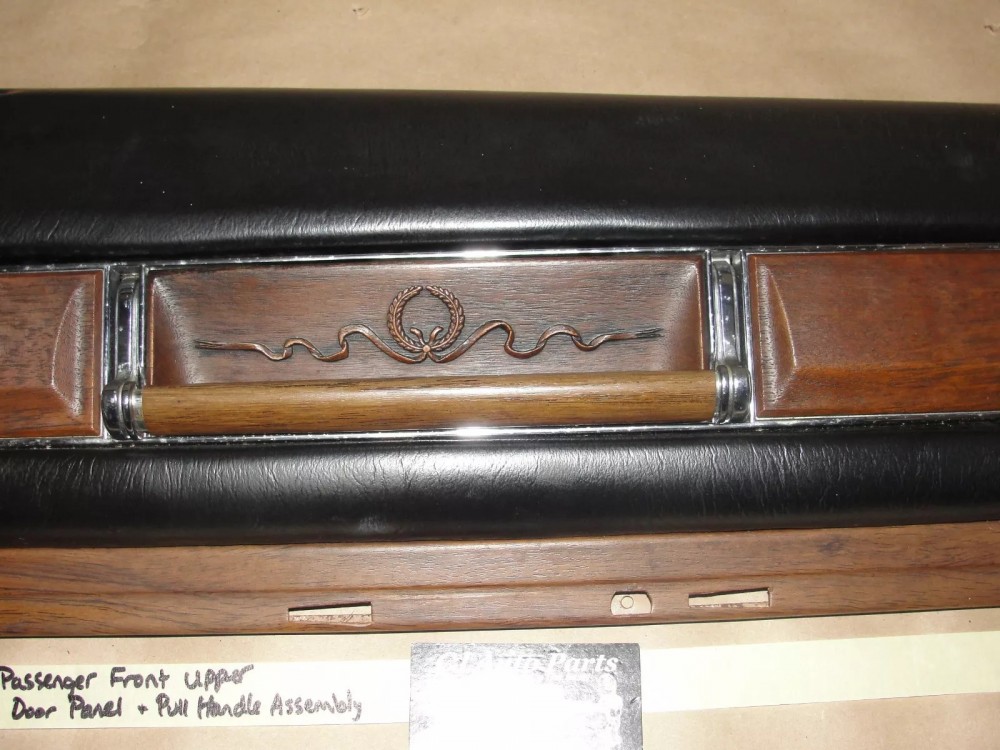 OEM 1974 1975 1976 Cadillac Fleetwood Deville Calais RIGHT FRONT UPPER DOOR PANEL PULL HANDLE COURTESY LIGHT - Image 3