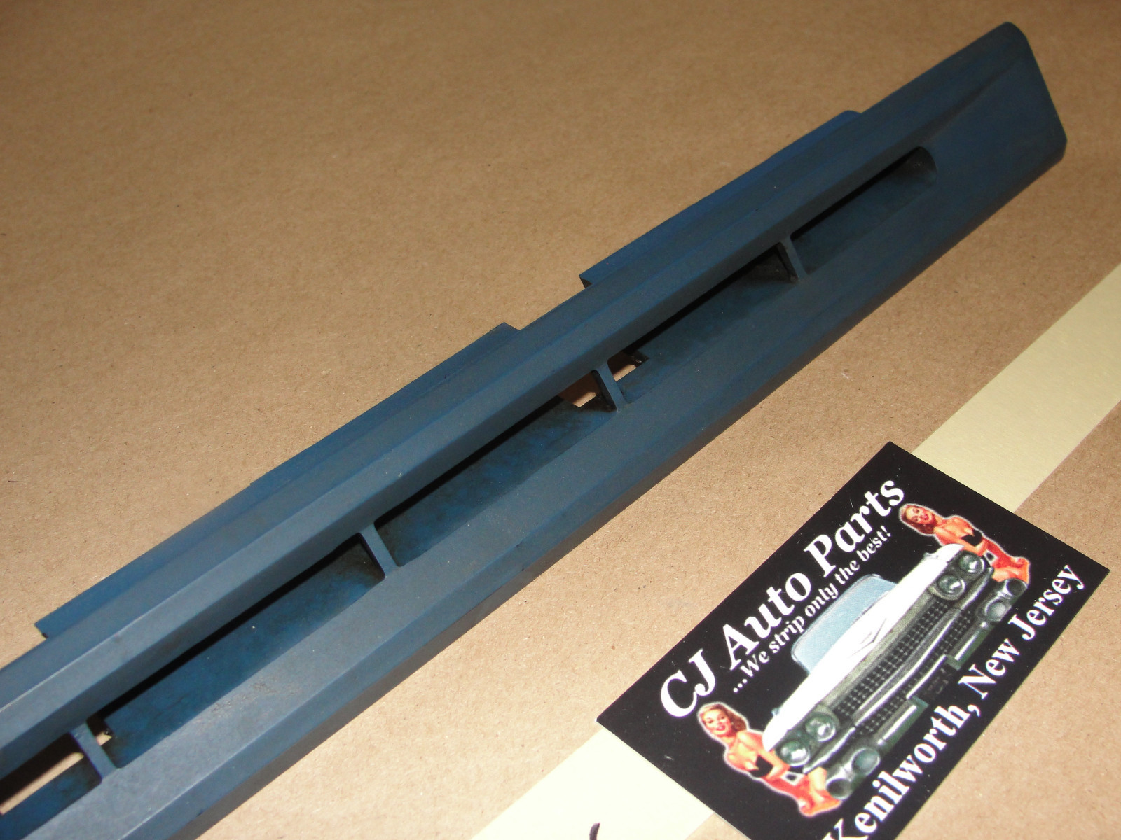 OEM 1972 1973 Cadillac Sedan Deville REAR DEFROSTER DUCT VENT GRILL COVER TRIM BLUE - Image 3