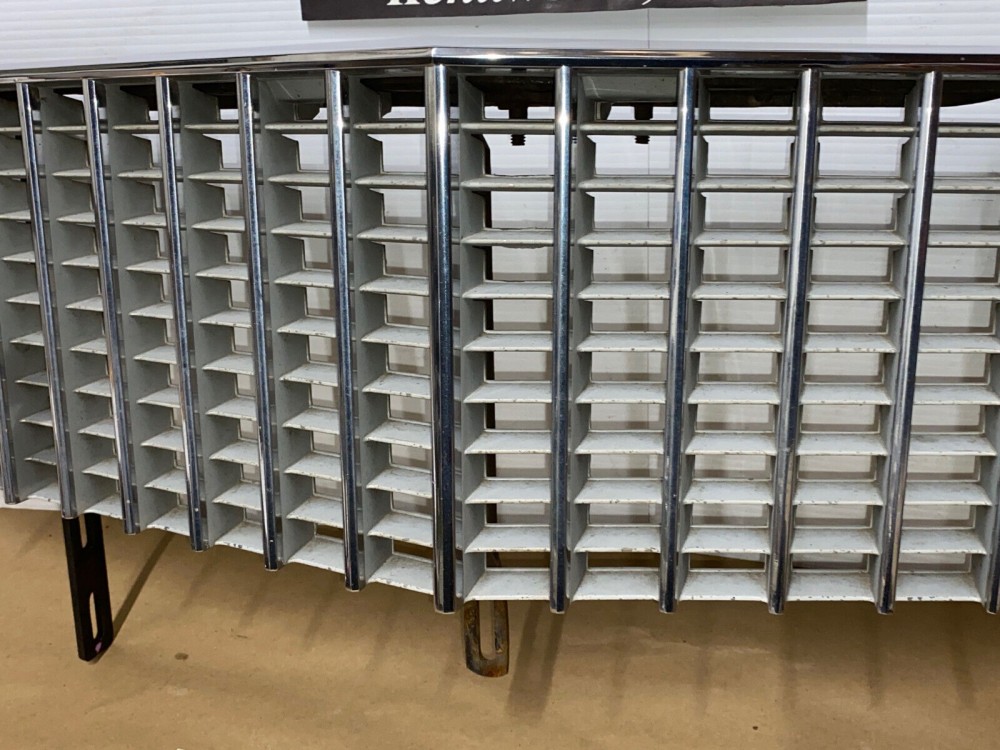 OEM 1975 1976 Cadillac Deville Calais Fleetwood FRONT UPPER GRILL WITH SUPPORT MOUNTING BRACKETS #1605173 - Image 18