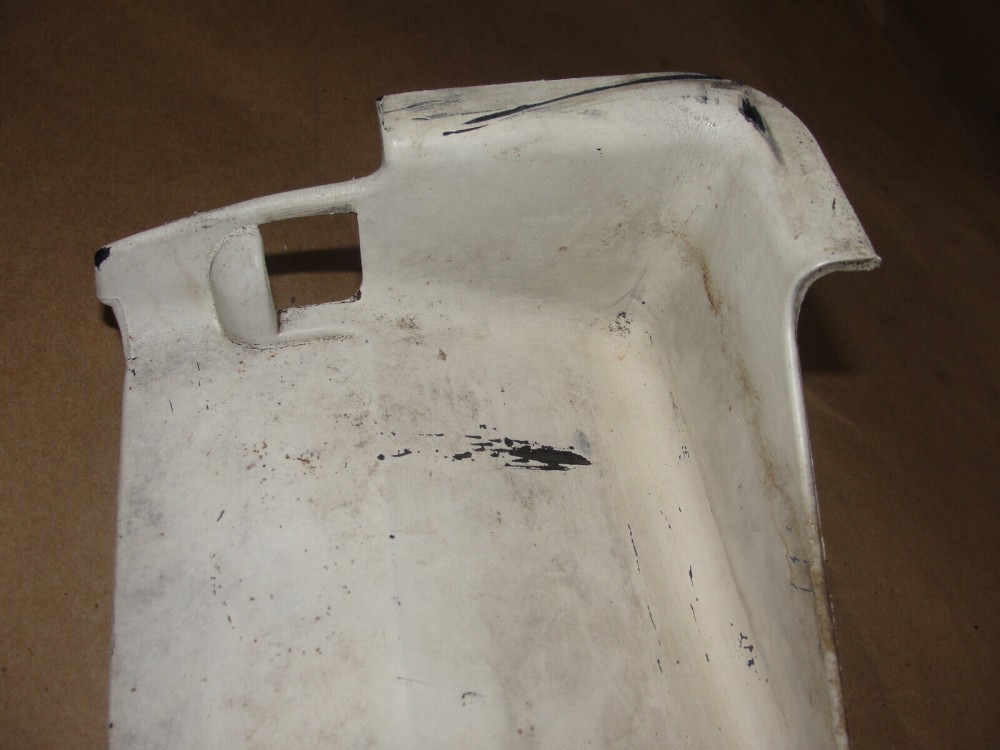 OEM 1974 1975 1976 Cadillac Fleetwood Deville Calais REAR BUMPER LICENSE PLATE CENTER FILLERS PANEL TRIM COVER #1603560 - Image 4