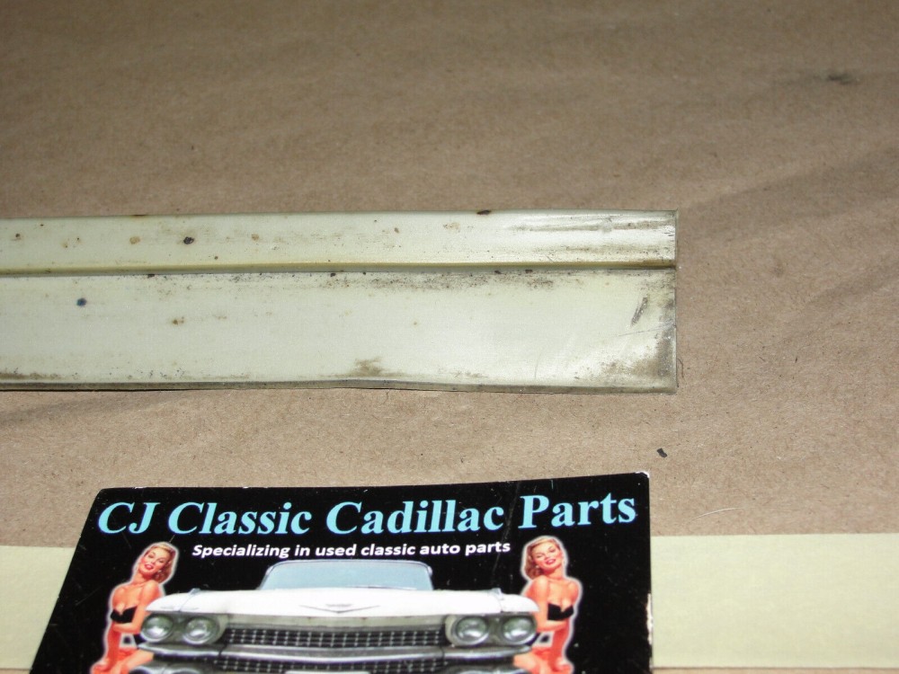 OEM 1972 Cadillac Deville Calais Fleetwood RIGHT PASSENGER SIDE FRONT FENDER FILLERS PANEL UNDER CORNER LIGHT #1498949 - Image 4
