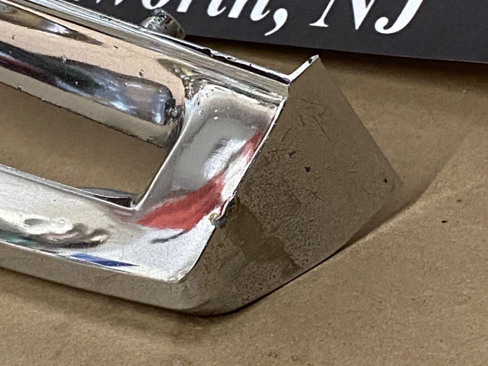 OEM 1973 Cadillac Deville Fleetwood Calais RIGHT PASS SIDE REAR LICENSE PLATE LIGHT BEZEL TRIM COVER #1601091 - Image 4