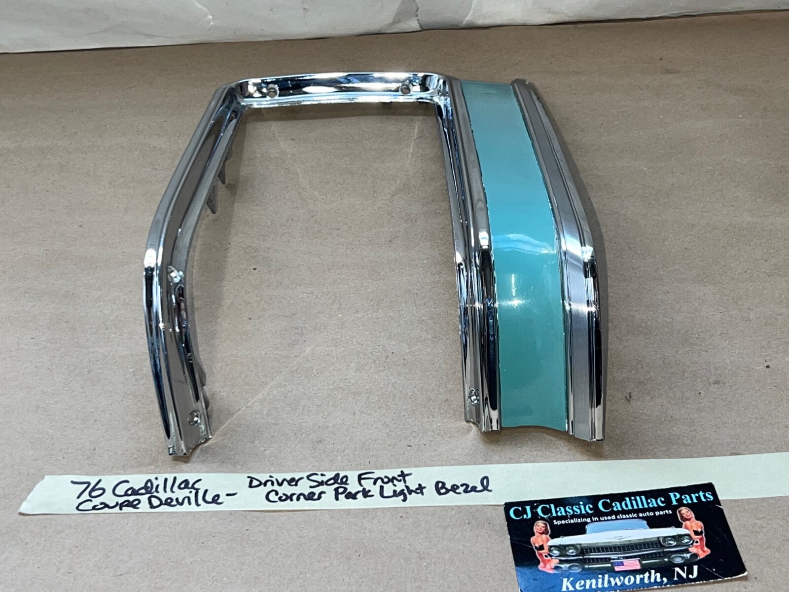 OEM 1975 1976 Cadillac Fleetwood DRIVER SIDE FRONT CORNER TURN SIGNAL PARK LIGHT BEZEL TRIM #1605270 - Image 4
