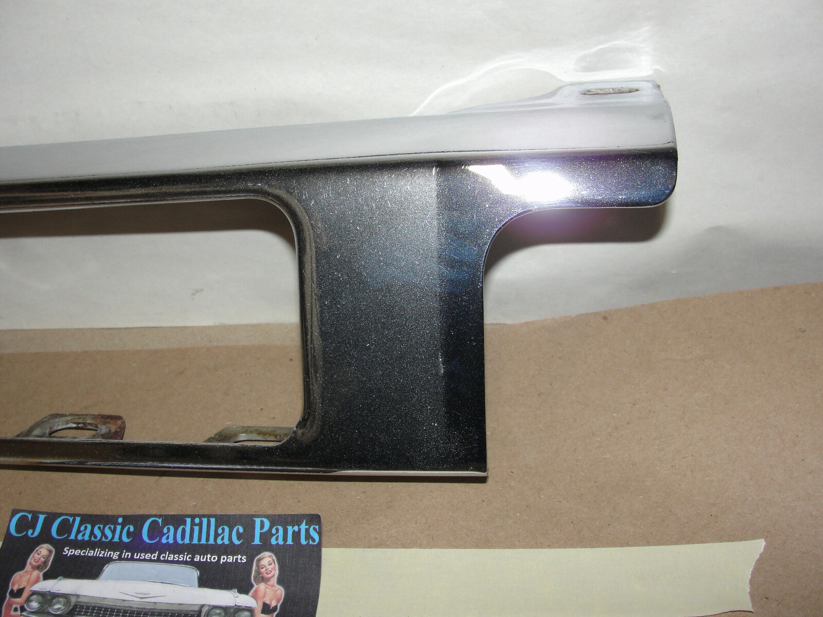 OEM 1975 1976 1977 1978 Cadillac Eldorado LEFT SIDE LOWER OUTER FRONT BUMPER TURN/PARK SURROUND #1605051 - Image 4