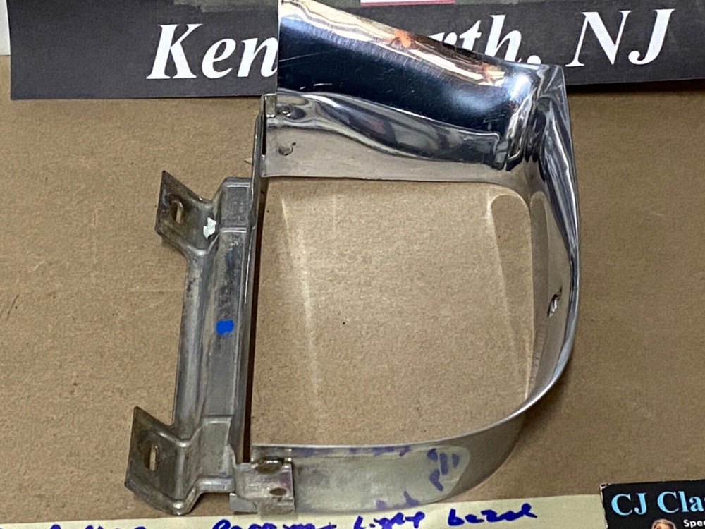OEM 1960 Cadillac Deville Eldorado Fleetwood RIGHT PASSENGER SIDE OUTER PARKING LIGHT LAMP BEZEL TRIM - Image 5