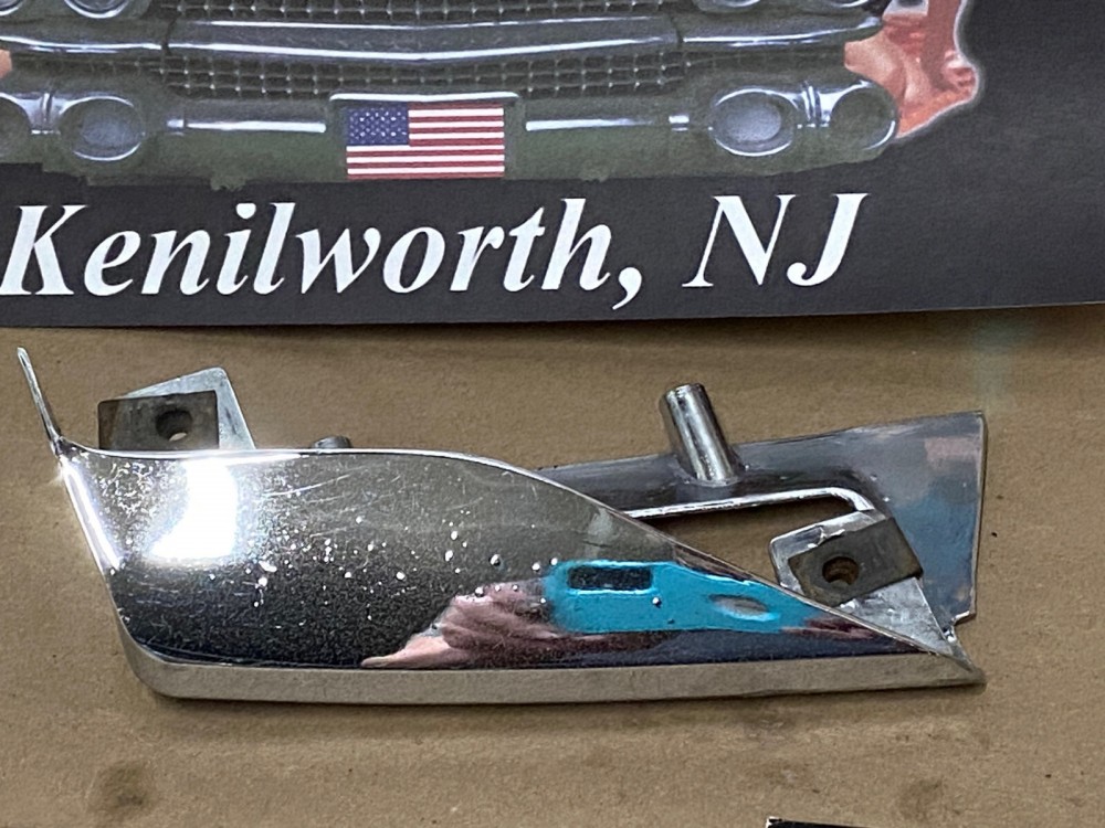 OEM 1973 Cadillac Deville Fleetwood Calais RIGHT PASS SIDE REAR LICENSE PLATE LIGHT BEZEL TRIM COVER #1601091 - Image 5
