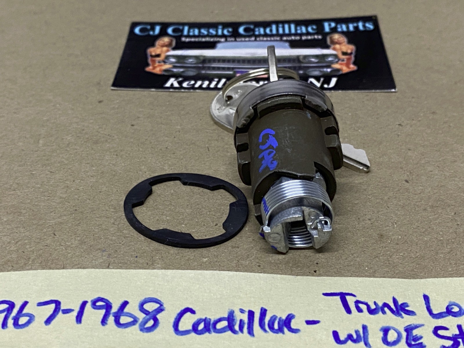 NOS 1967-1968 Cadillac Deville Eldorado Calais Fleetwood TRUNK LOCK CYLINDER WITH ORIGINAL CADILLAC CREST KEYS - Image 5