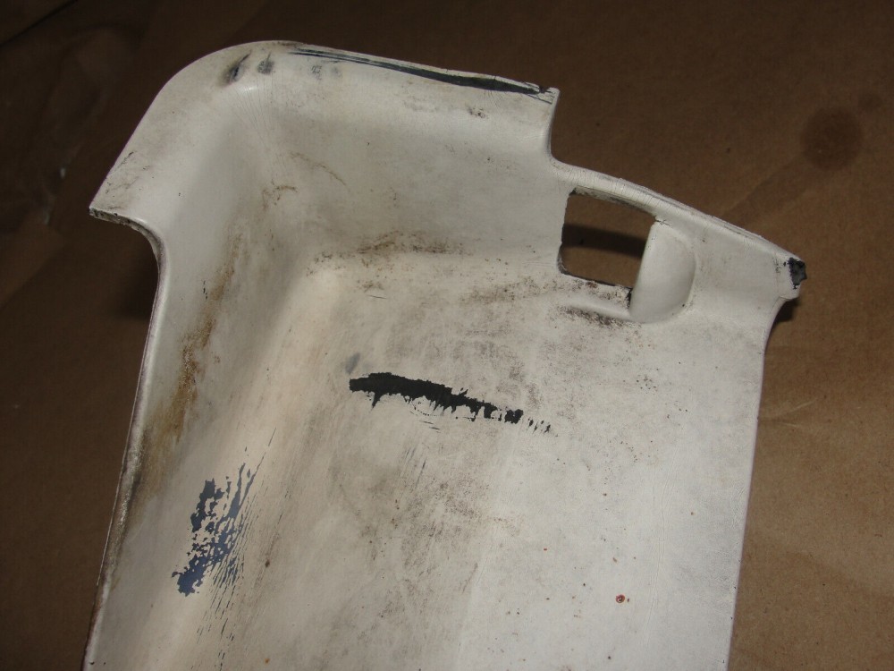 OEM 1974 1975 1976 Cadillac Fleetwood Deville Calais REAR BUMPER LICENSE PLATE CENTER FILLERS PANEL TRIM COVER #1603560 - Image 5
