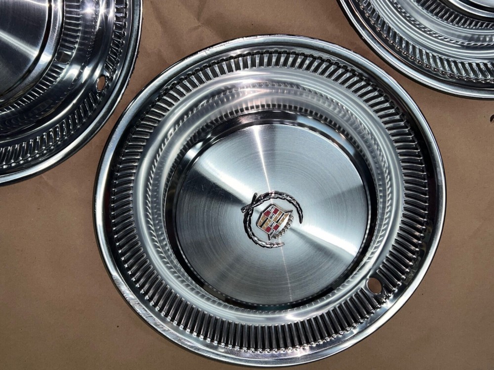 OEM 1974 1975 1976 Cadillac Fleetwood Deville 15" HUB CAPS HUBCAPS WHEEL COVERS W/ WREATH CREST EMBLEM SET OF 4 - Image 5