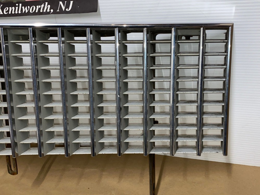 OEM 1975 1976 Cadillac Deville Calais Fleetwood FRONT UPPER GRILL WITH SUPPORT MOUNTING BRACKETS #1605173 - Image 17
