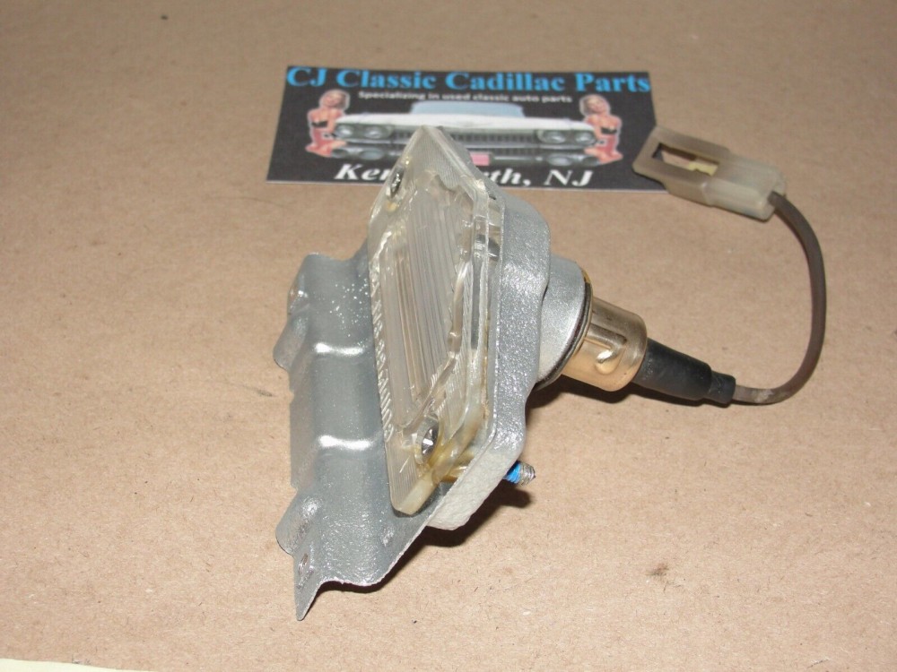 RESTORED 1967 Cadillac Deville Calais Fleetwood REAR BUMPER LICENSE PLATE LIGHT LAMP LENS HOUSING #911481 - Image 6