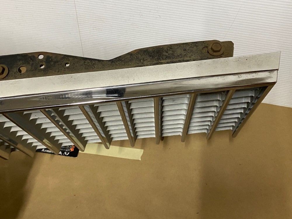 OEM 1975 1976 Cadillac Deville Calais Fleetwood FRONT UPPER GRILL WITH SUPPORT MOUNTING BRACKETS #1605173 - Image 16