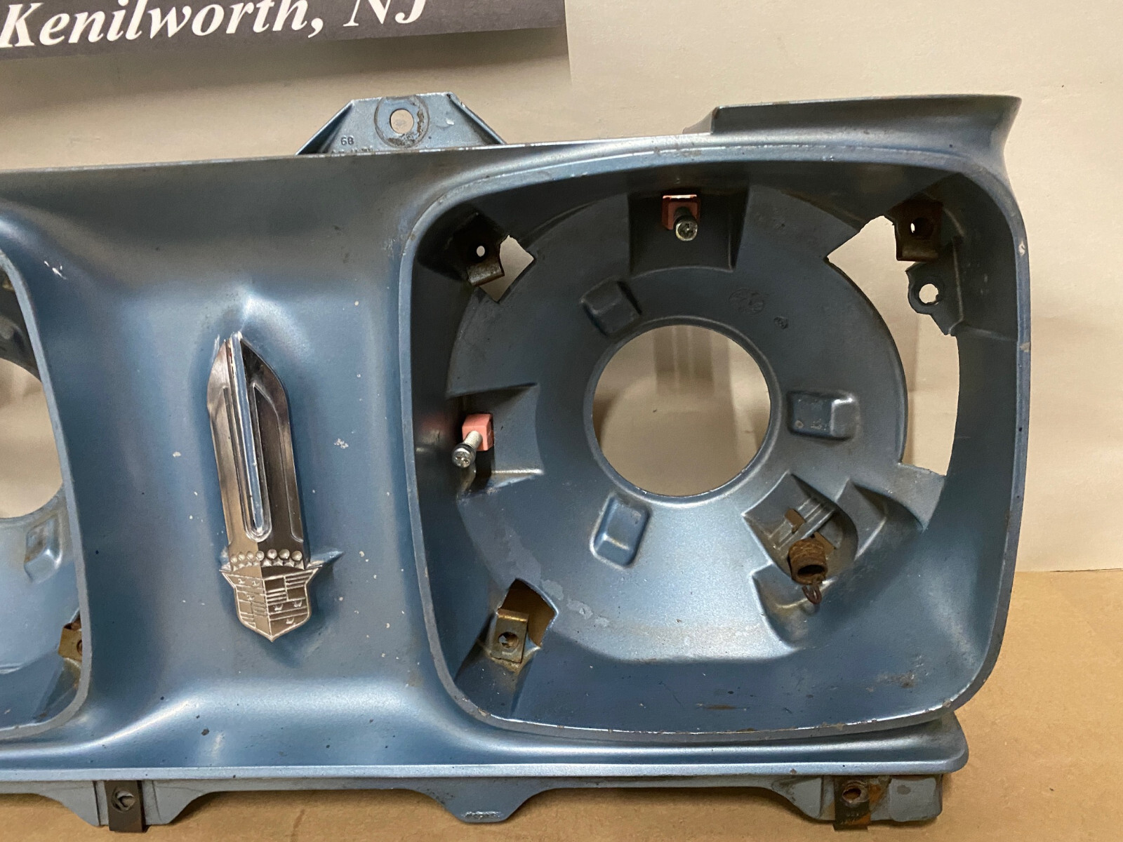 OEM 1971 Cadillac Deville Fleetwood Calais LEFT DRIVER SIDE HEADLIGHT BUCKET HOUSING & CREST EMBLEM #1496555/#3633587 - Image 6